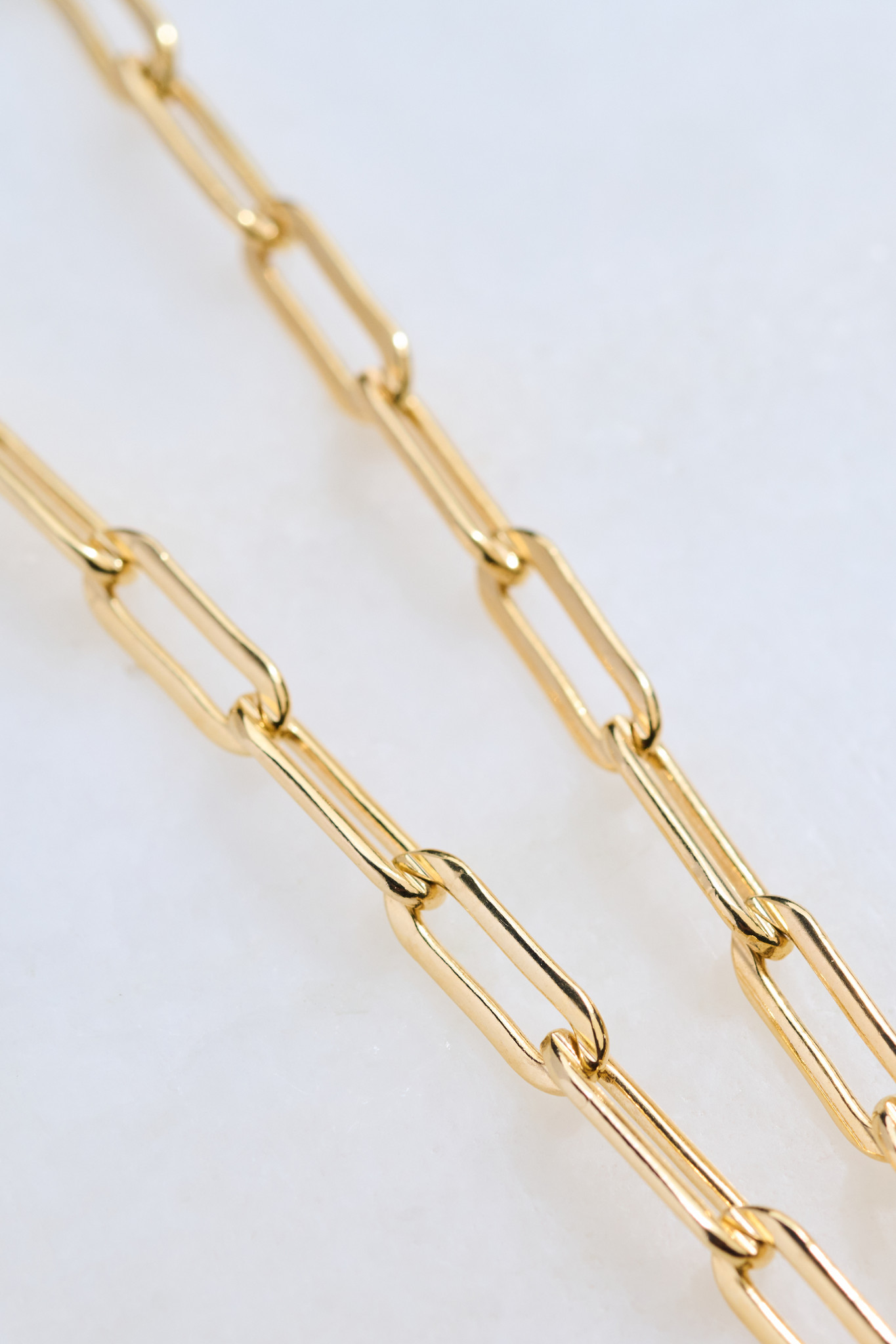 SENNOD Gold Paperclip Vignette Chain