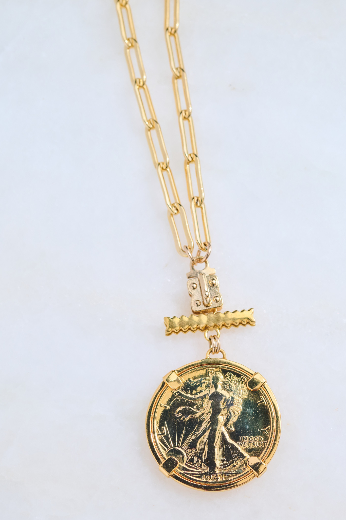 SENNOD Gold Paperclip Vignette Chain