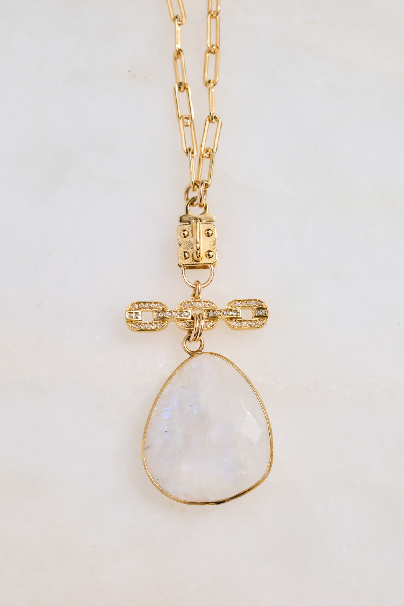 SENNOD Gold Mini Paperclip Vignette Chain -