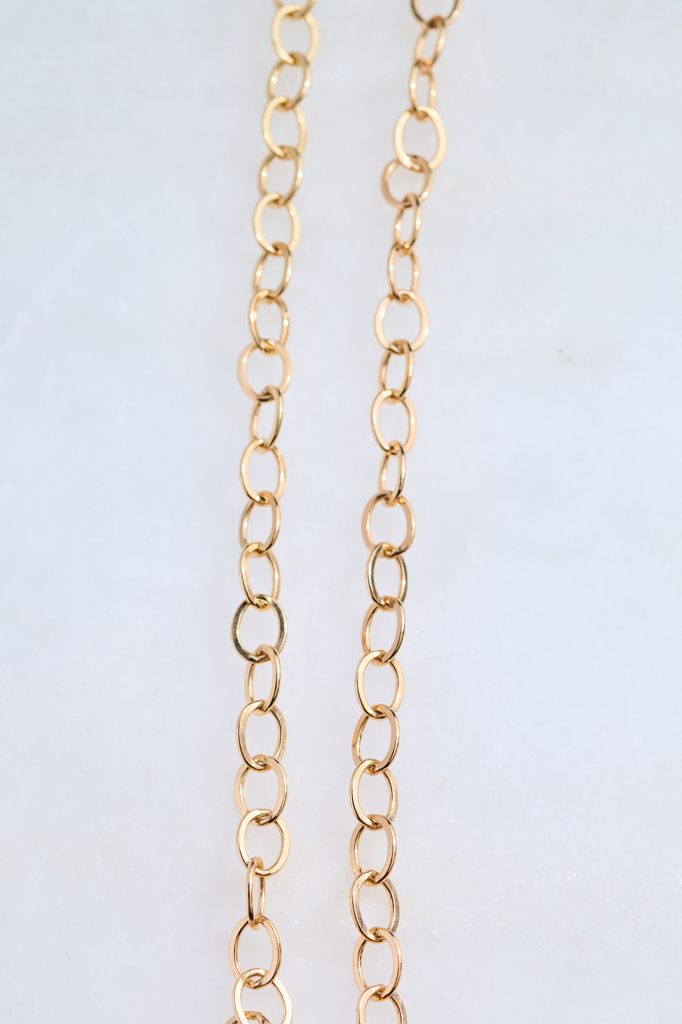 SENNOD Gold Flat Cable Vignette Chain -