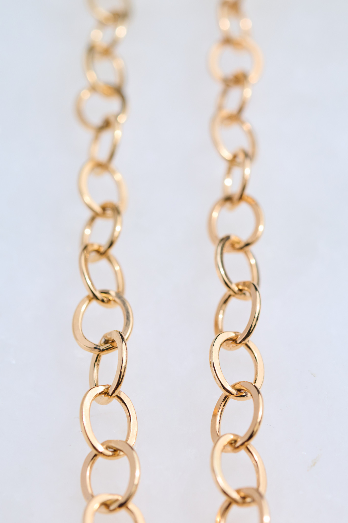 SENNOD Gold Flat Cable Vignette Chain -