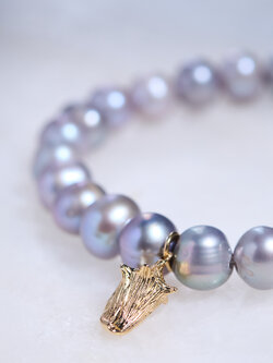 SYDNEY EVAN Grey Potato Pearl with Conch Shell Bracelet