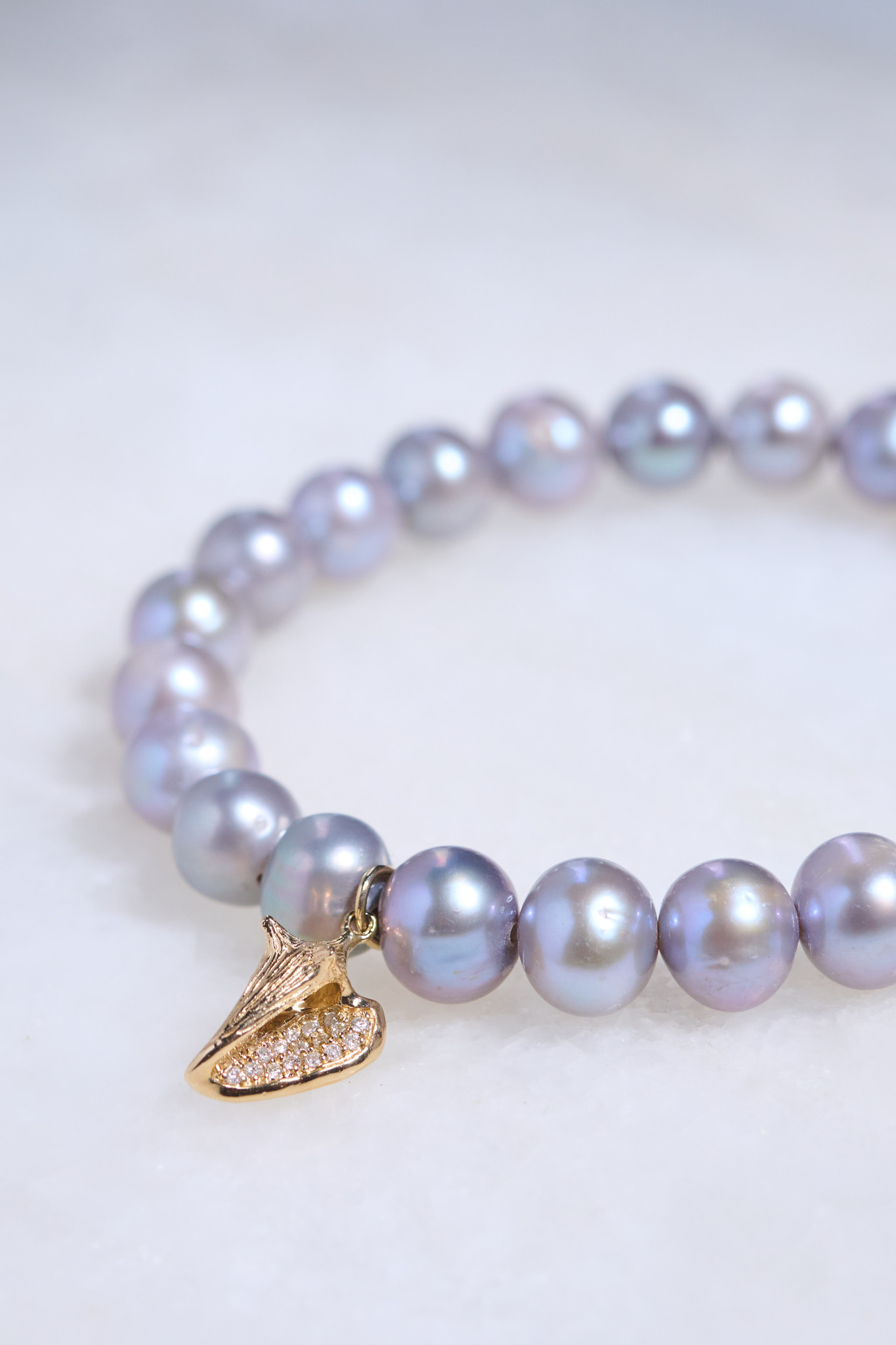 SYDNEY EVAN Grey Potato Pearl with Conch Shell Bracelet