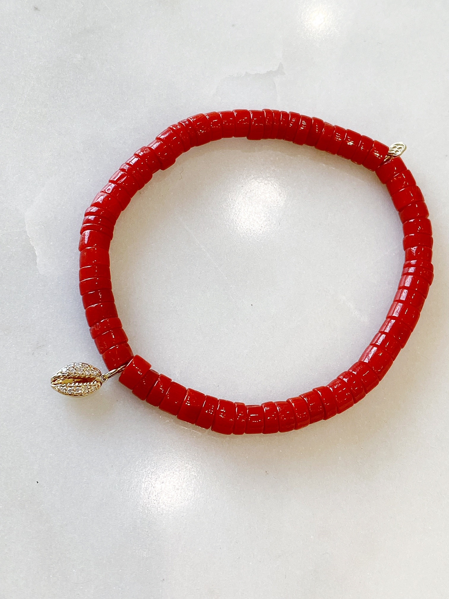SYDNEY EVAN Small Cowrie Shell on Coral Heishi Bracelet