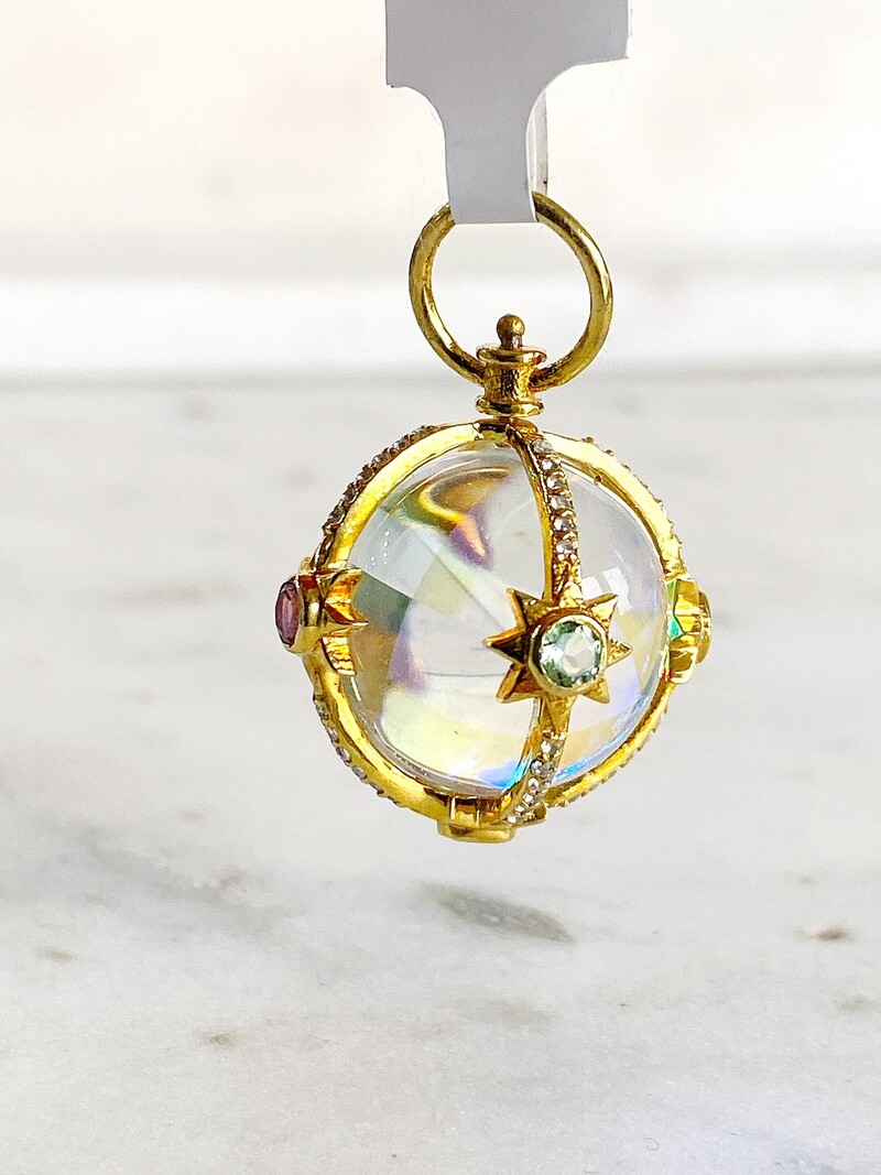 SENNOD Caged Opal Light Orb Vignette