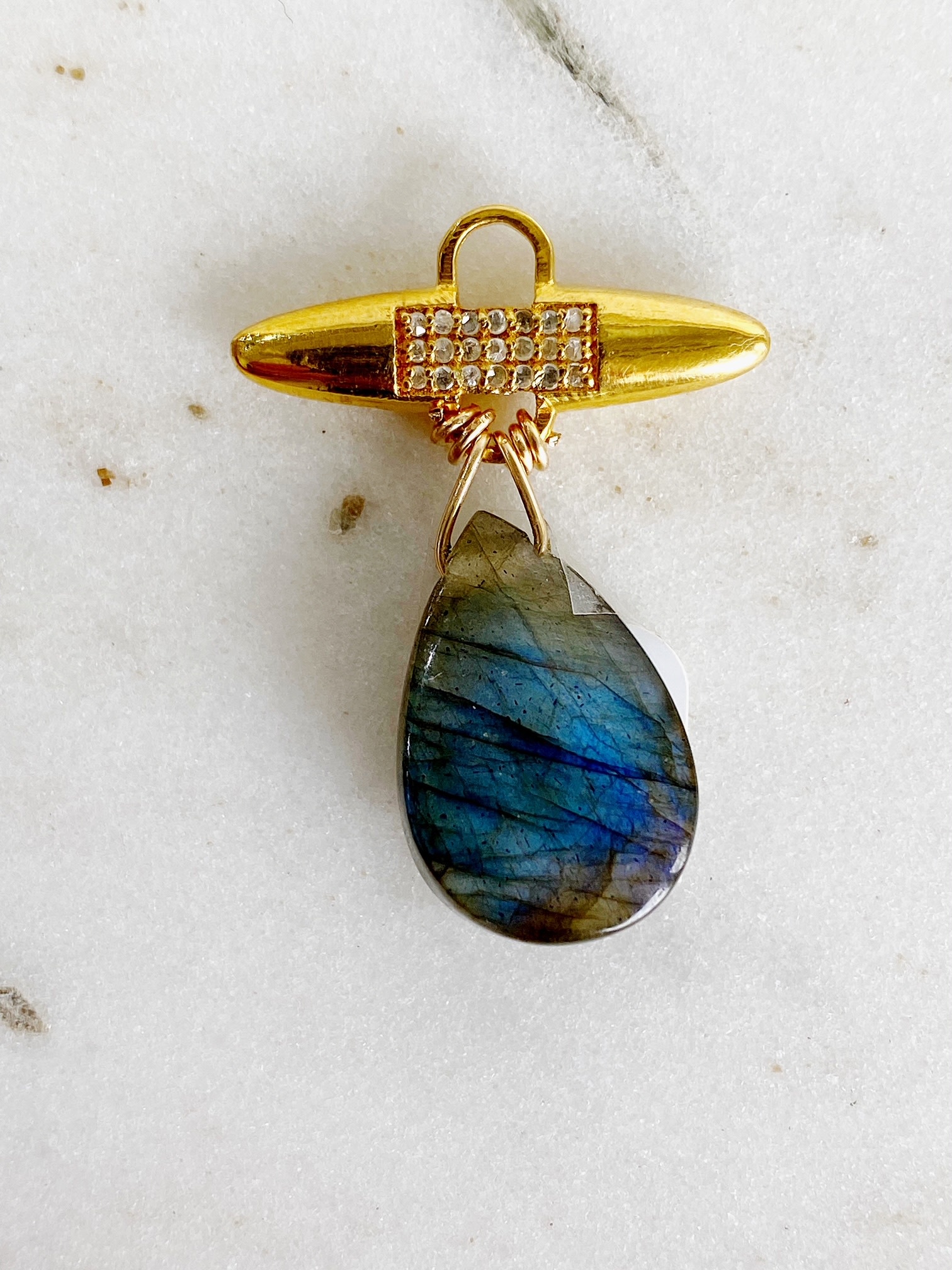 SENNOD Labradorite and Diamond Dart Bar Vignette