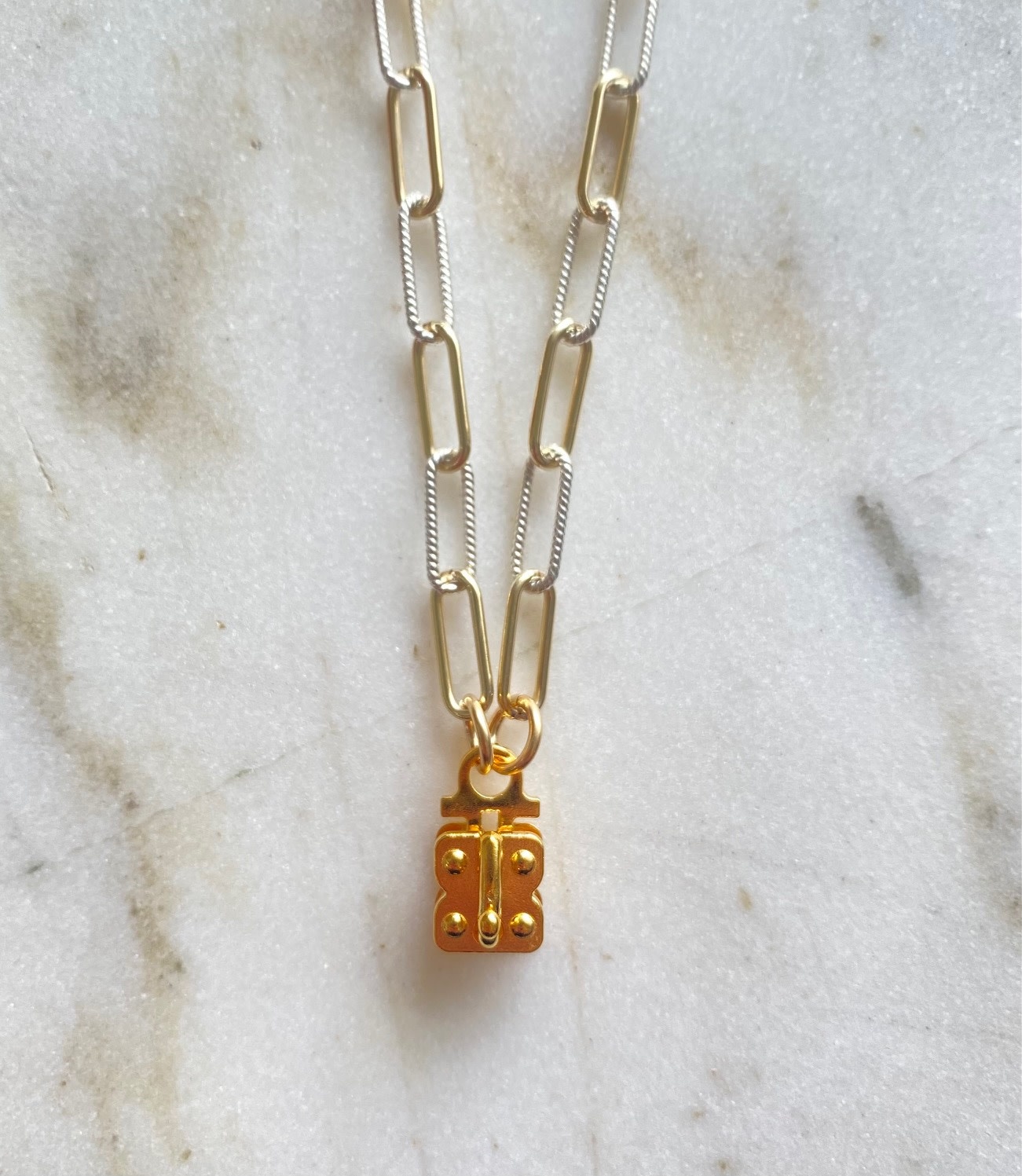 SENNOD Torri Two-Tone Paperclip Vignette Chain