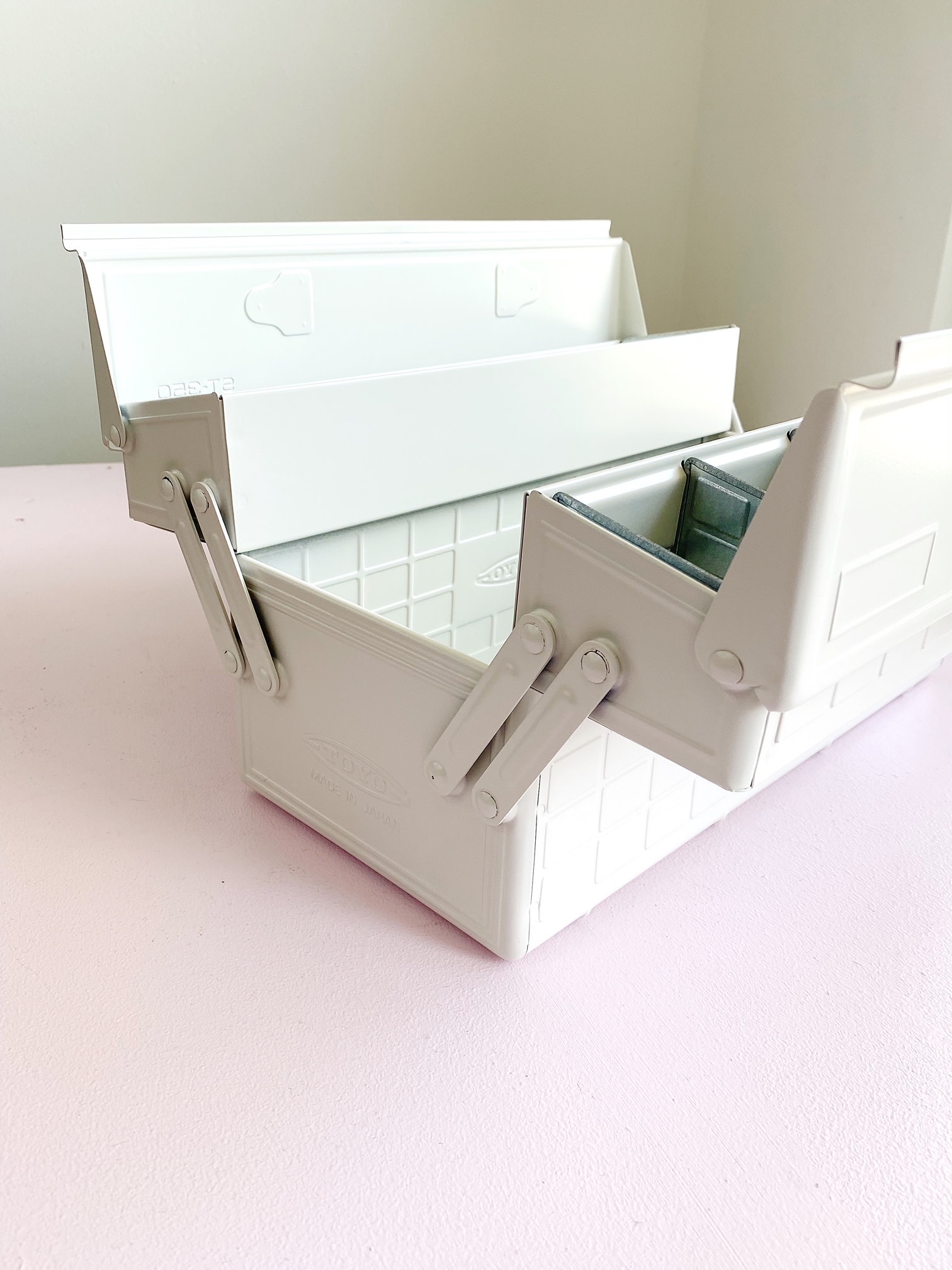 TOYO Steel Toolbox with Cantilever Lid ST-350 - White