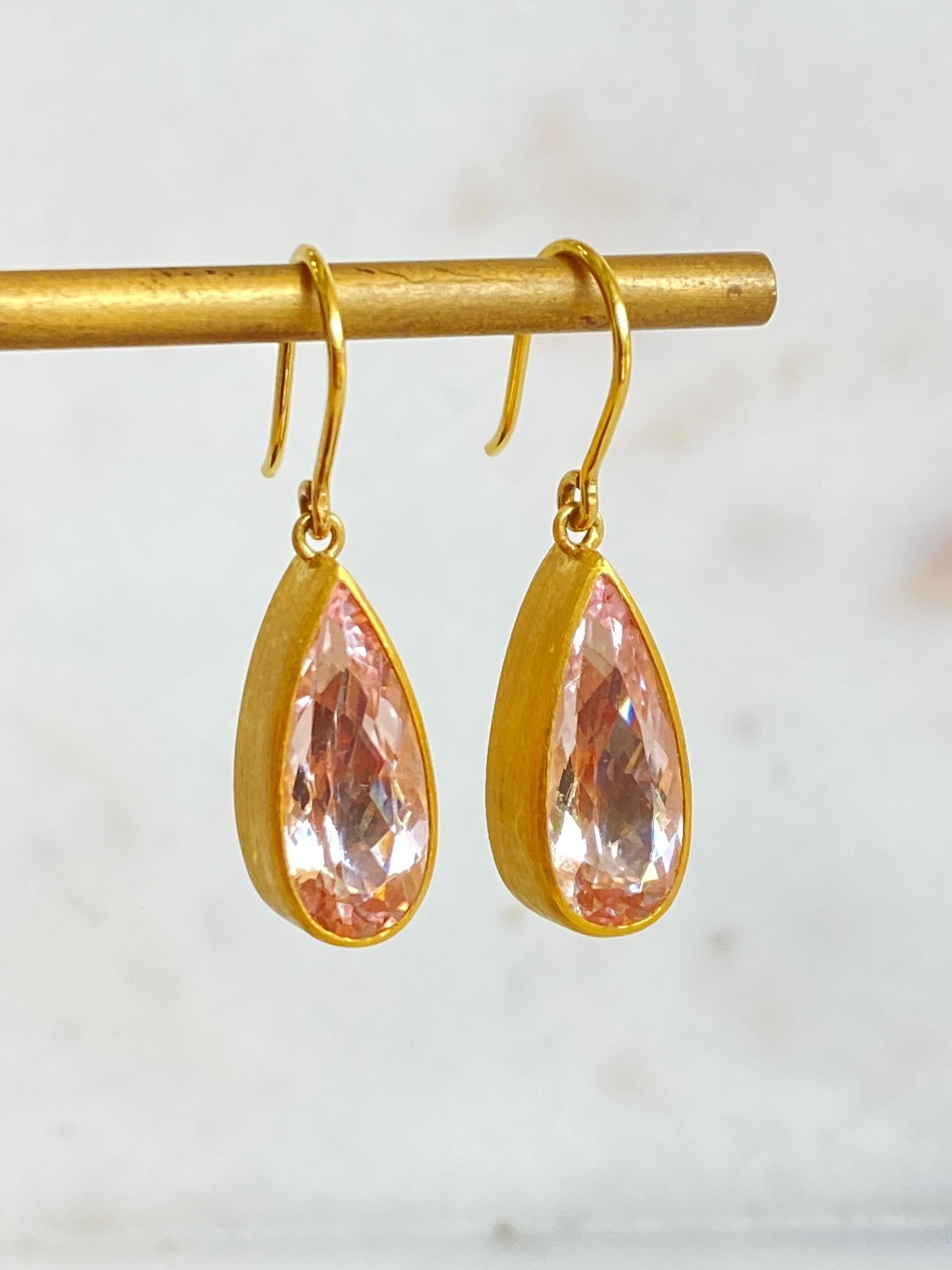 MALLARY MARKS Hard Candy Earrings - Morganite