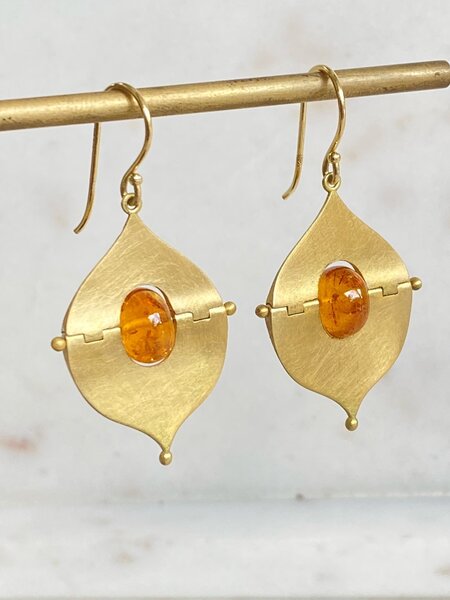 MALLARY MARKS Mandarin Garnet Mesopotamian Earrings