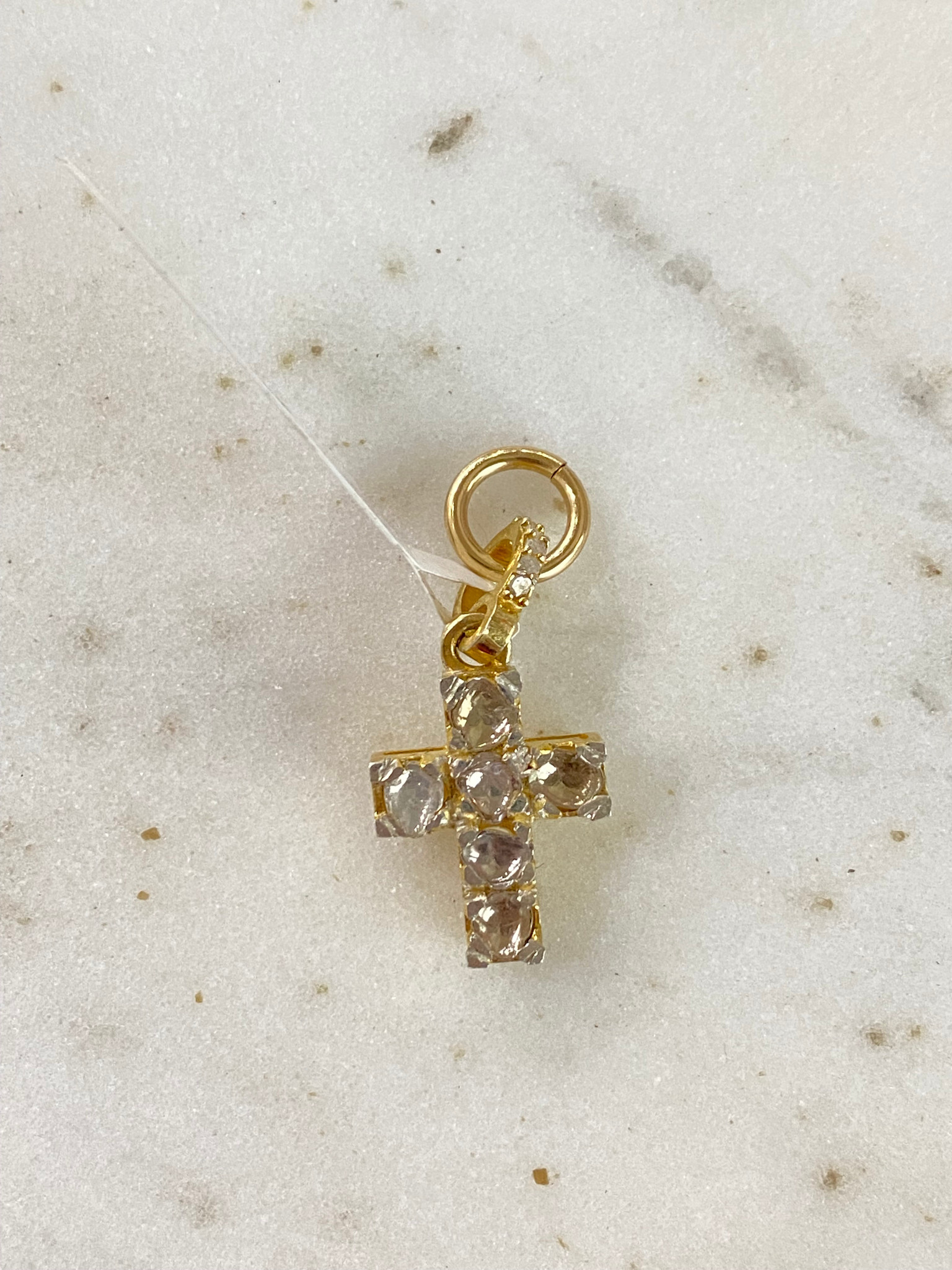 SENNOD Small Polki Diamond Cross Vignette