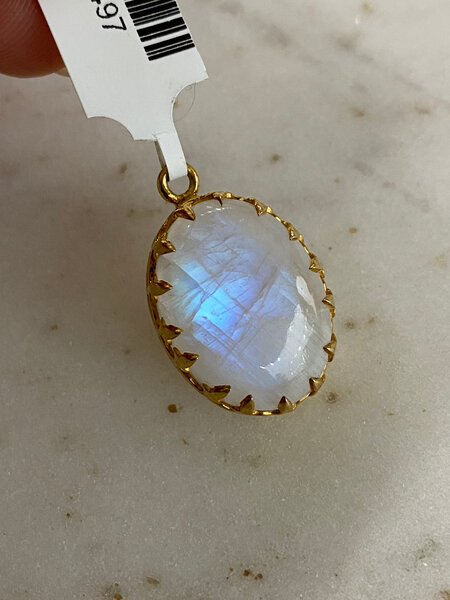 SENNOD Crown Bezel Moonstone Vignette