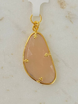 SENNOD Pink Moonstone Vignette