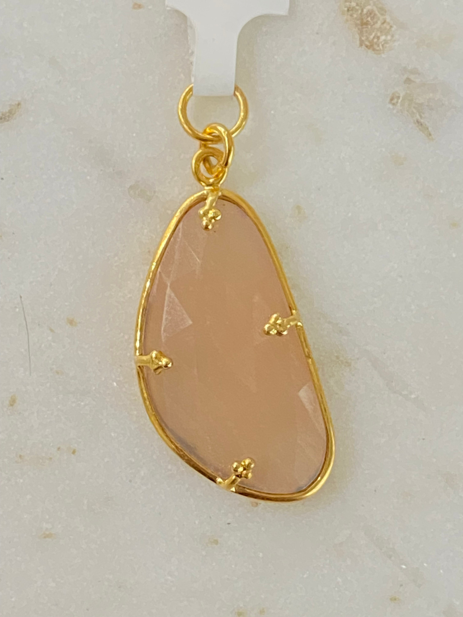 SENNOD Pink Moonstone Vignette