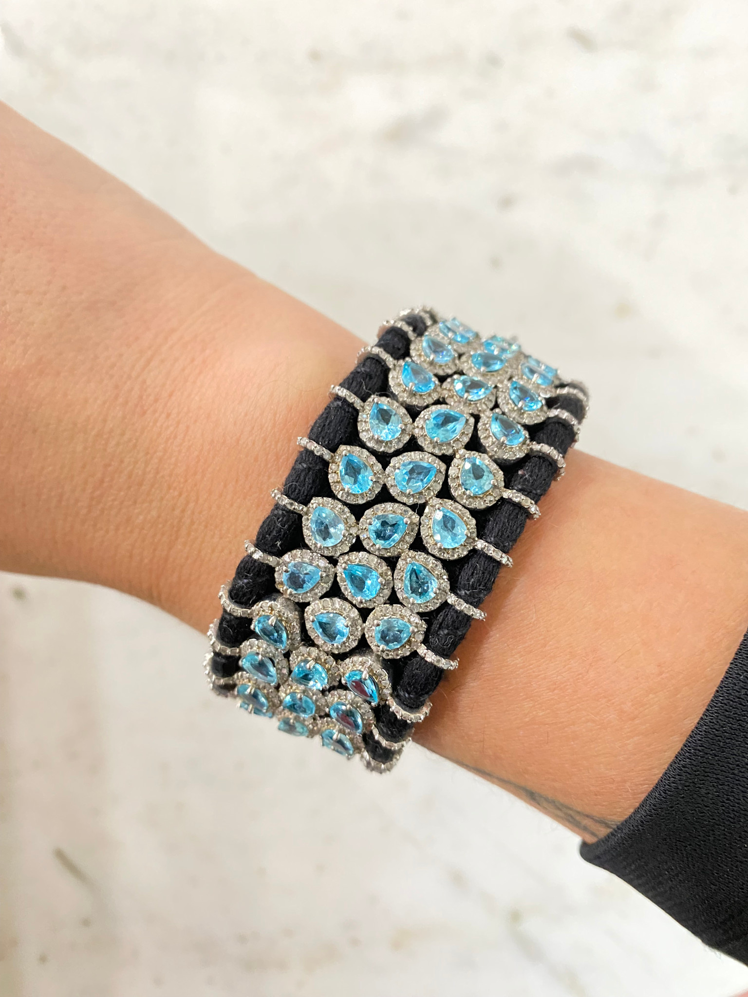 SENNOD Blue Topaz and Diamond Woven Bracelet
