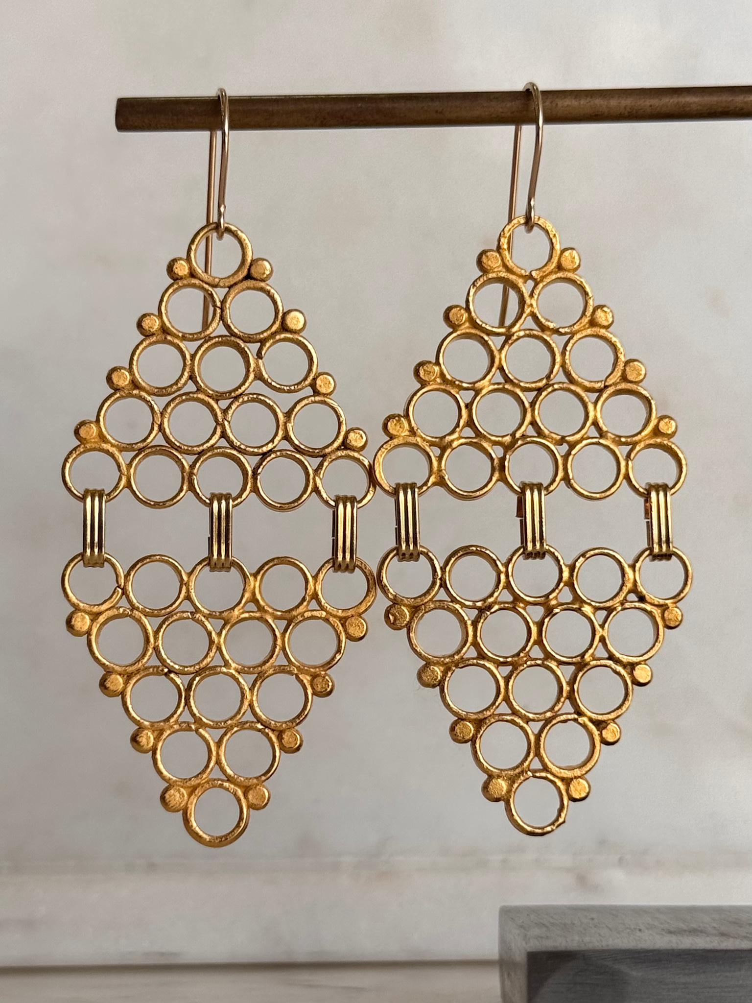 SENNOD Gold Double Hive Pyramid Earrings