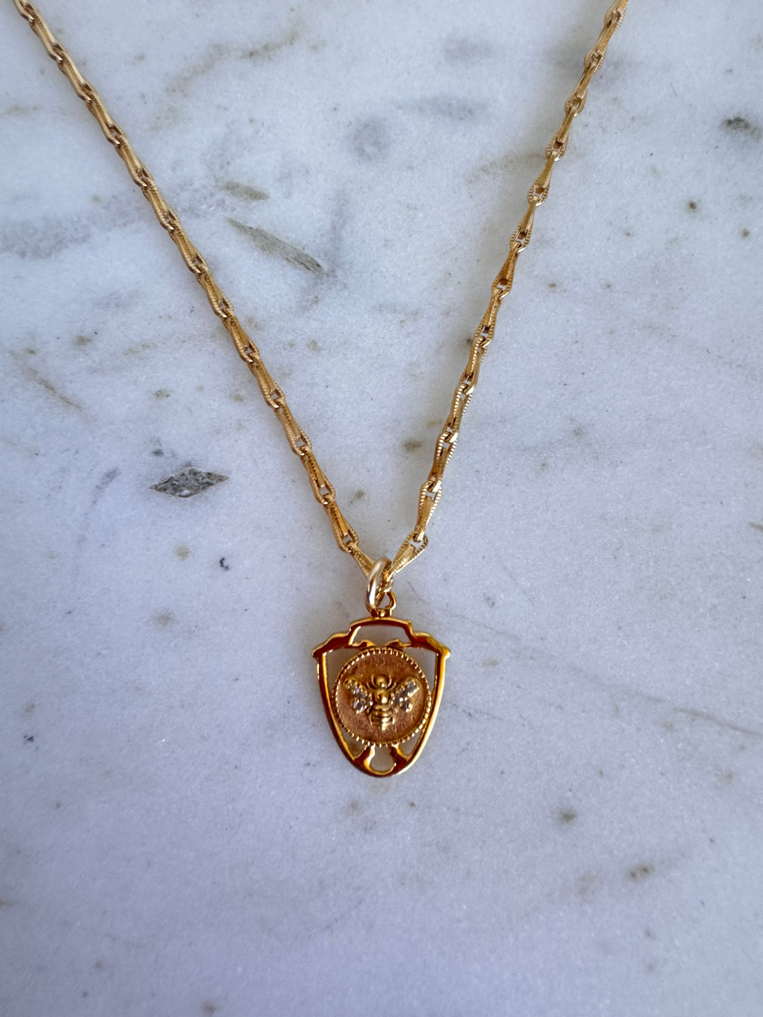 SENNOD Diamond Queen Bee Shield Necklace