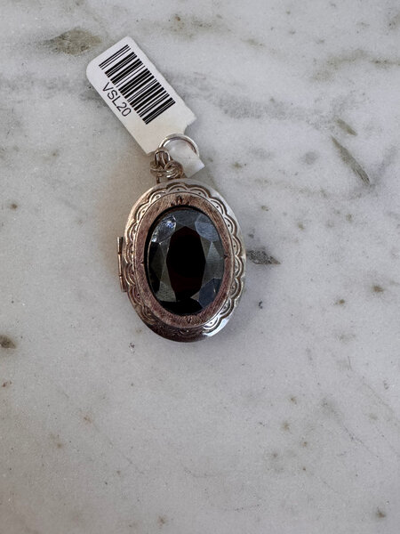 SENNOD Oval Sterling Locket with Stone Vignette