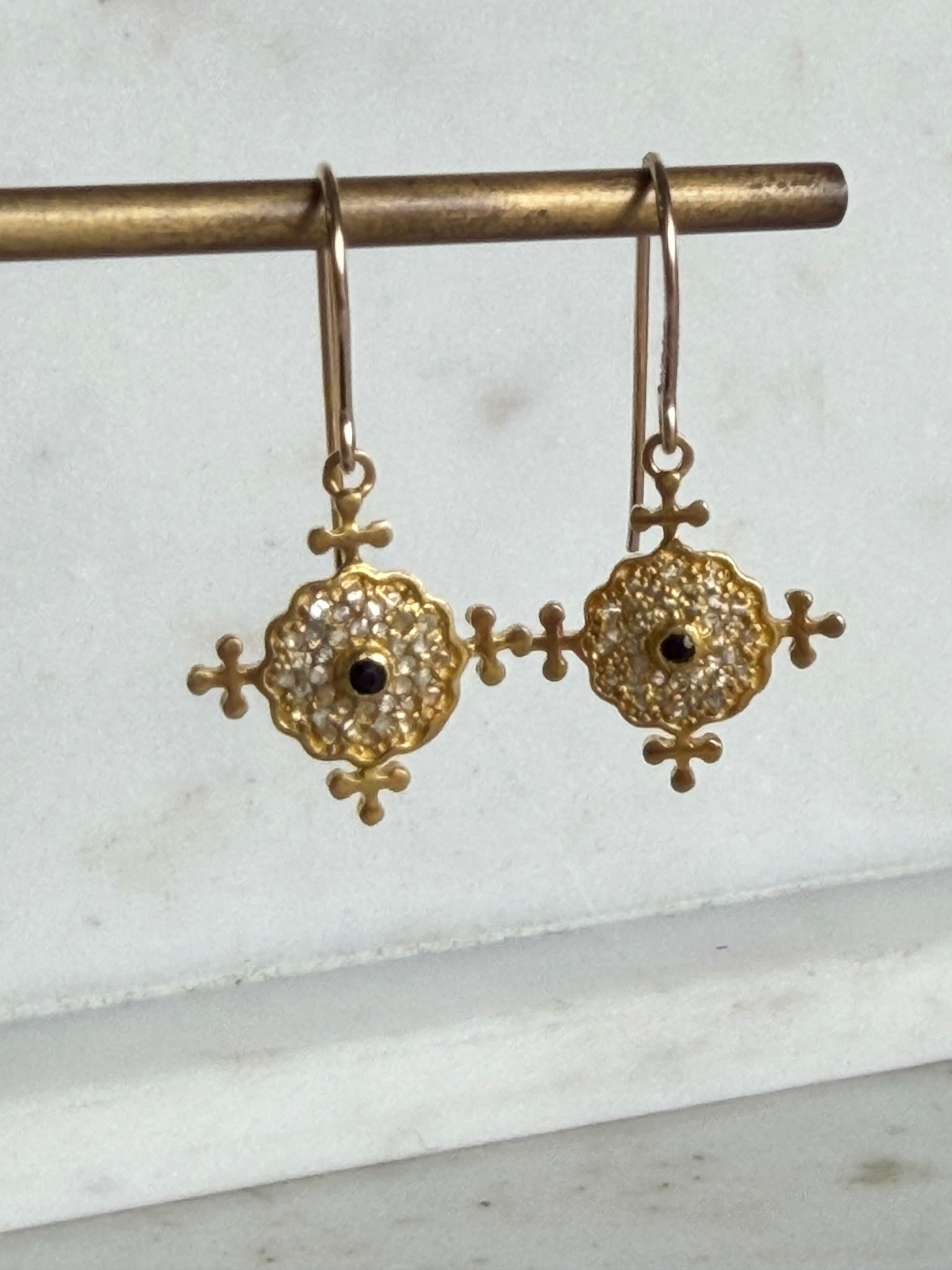 SENNOD Williams Diamond & Sapphire Earrings - Gold