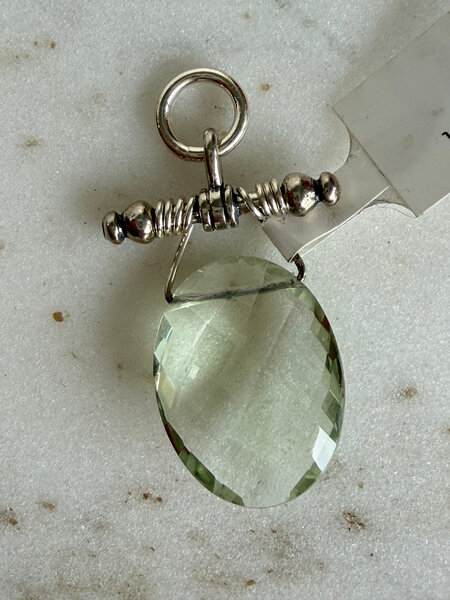 SENNOD Oval Green Amethyst w/ Silver Bar Vignette