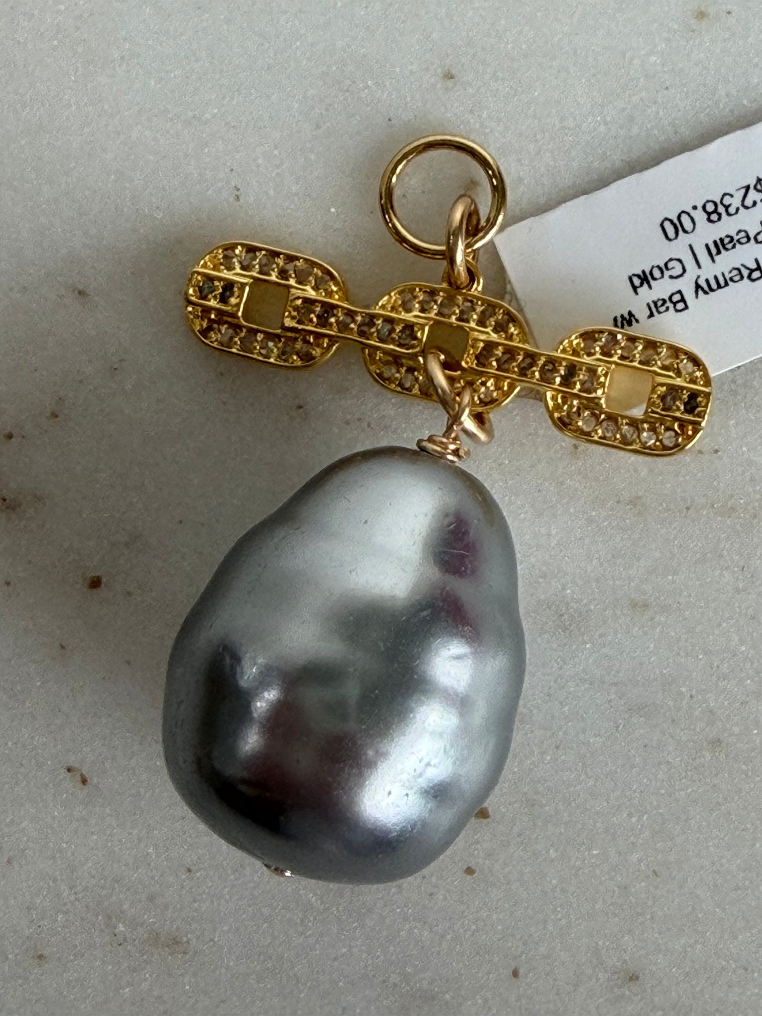 SENNOD Gray Pearl w/ Diamond Remy Bar Vignette