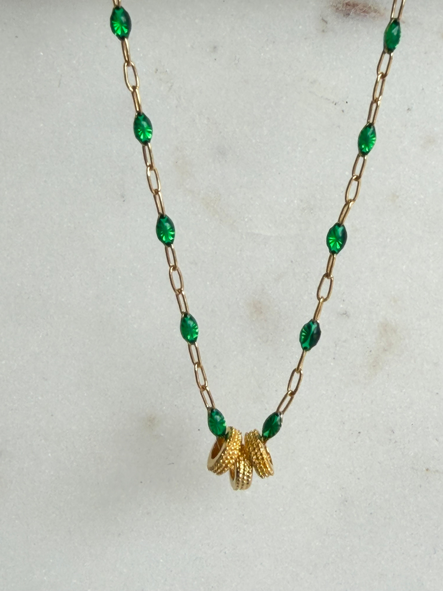 SENNOD Green Enamel & Gold 3 Ring Necklace - 17"