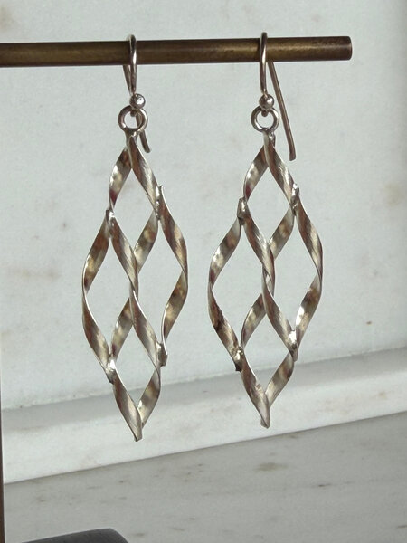 SENNOD Silver Waffle Marquis Earring