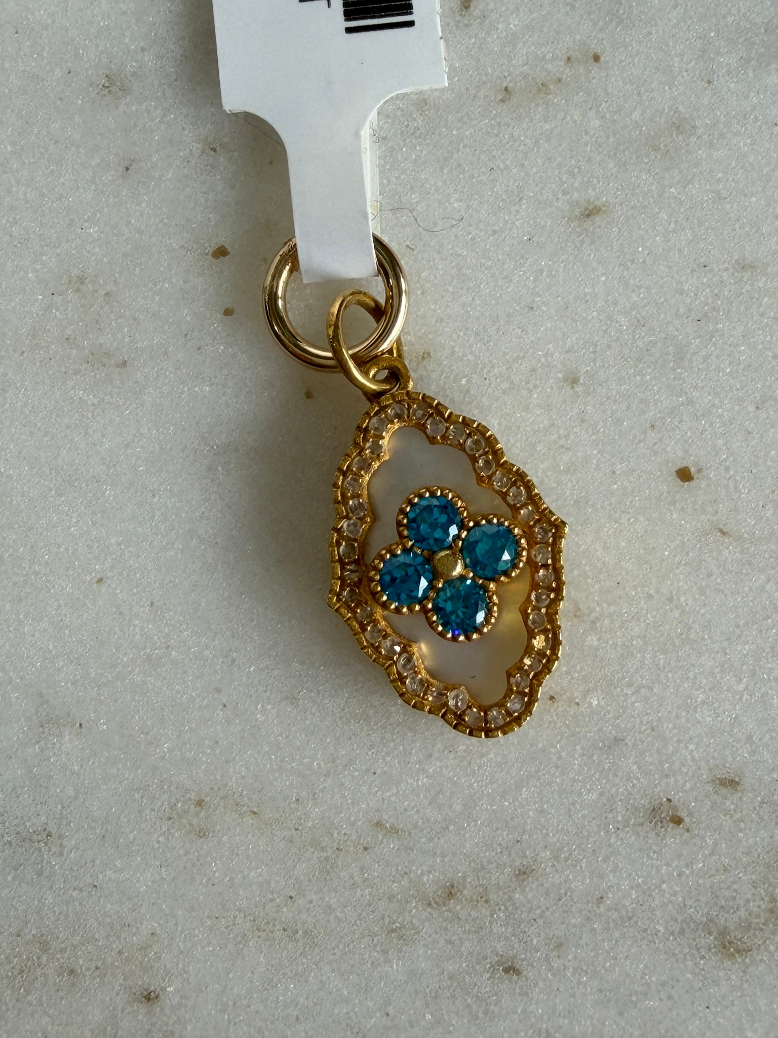 SENNOD Laken - MOP Oval & Swiss Blue Quatrefoil Vignette