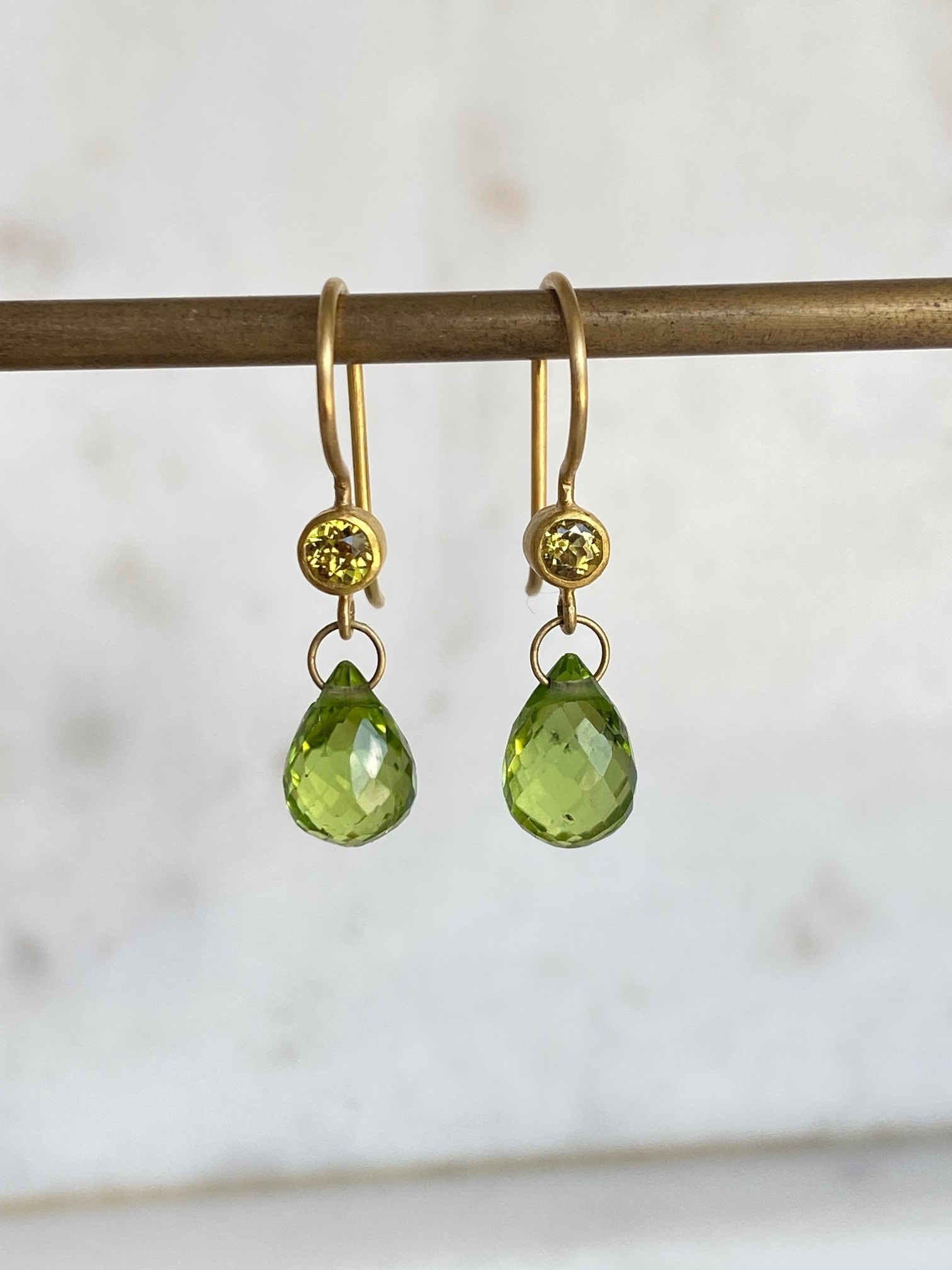 MALLARY MARKS Apple & Eve - Round Mali Garnet with Peridot Briolette Earrings