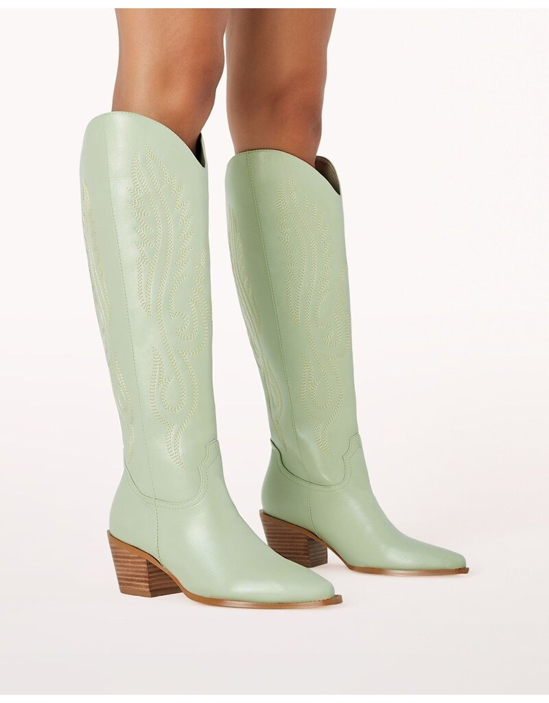 Riding High on Style: The Western Fashion Trend Dominating Women's Clothing