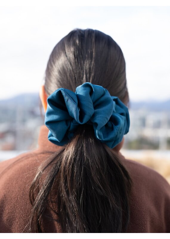 Janzy Silk Oversized Scrunchie