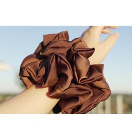 Janzy Silk Oversized Scrunchie
