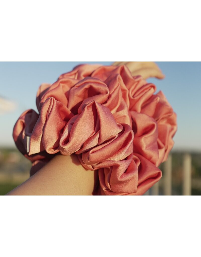 Janzy Silk Oversized Scrunchie