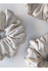 Janzy Silk Oversized Scrunchie