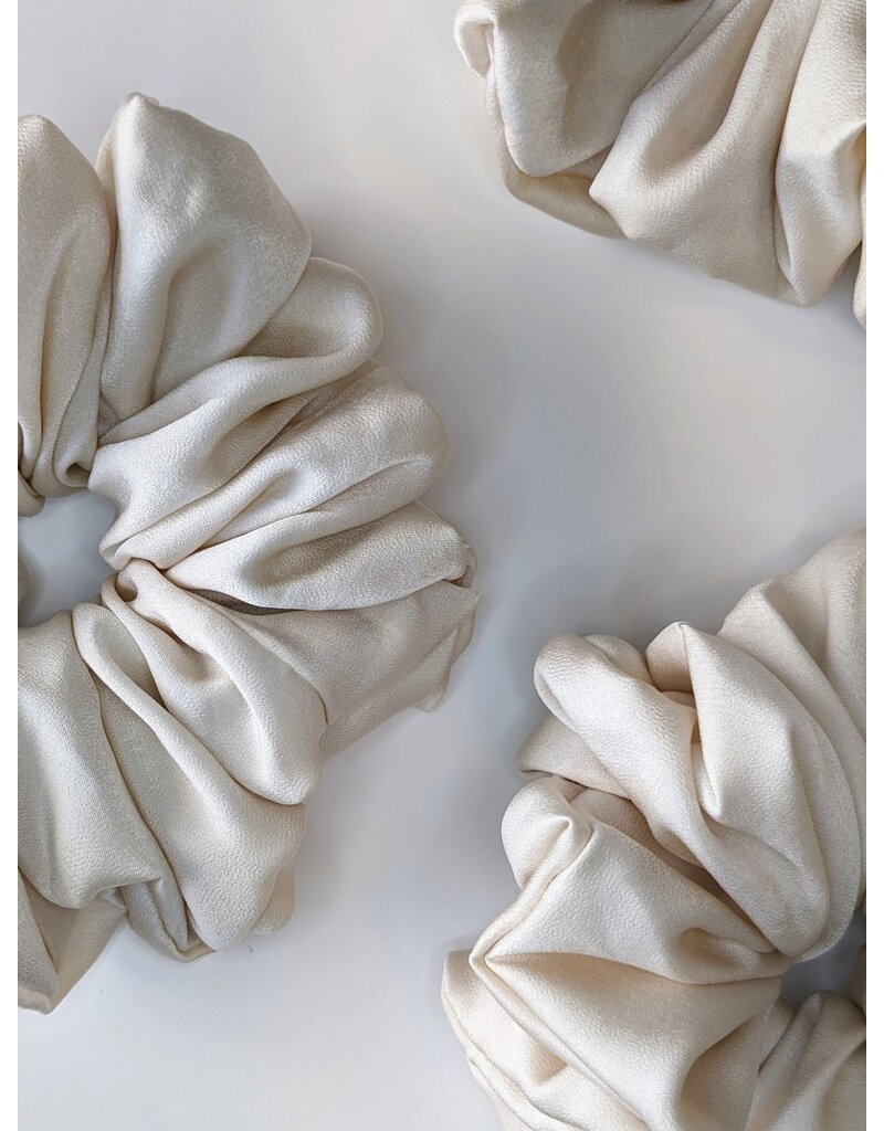 Janzy Silk Oversized Scrunchie