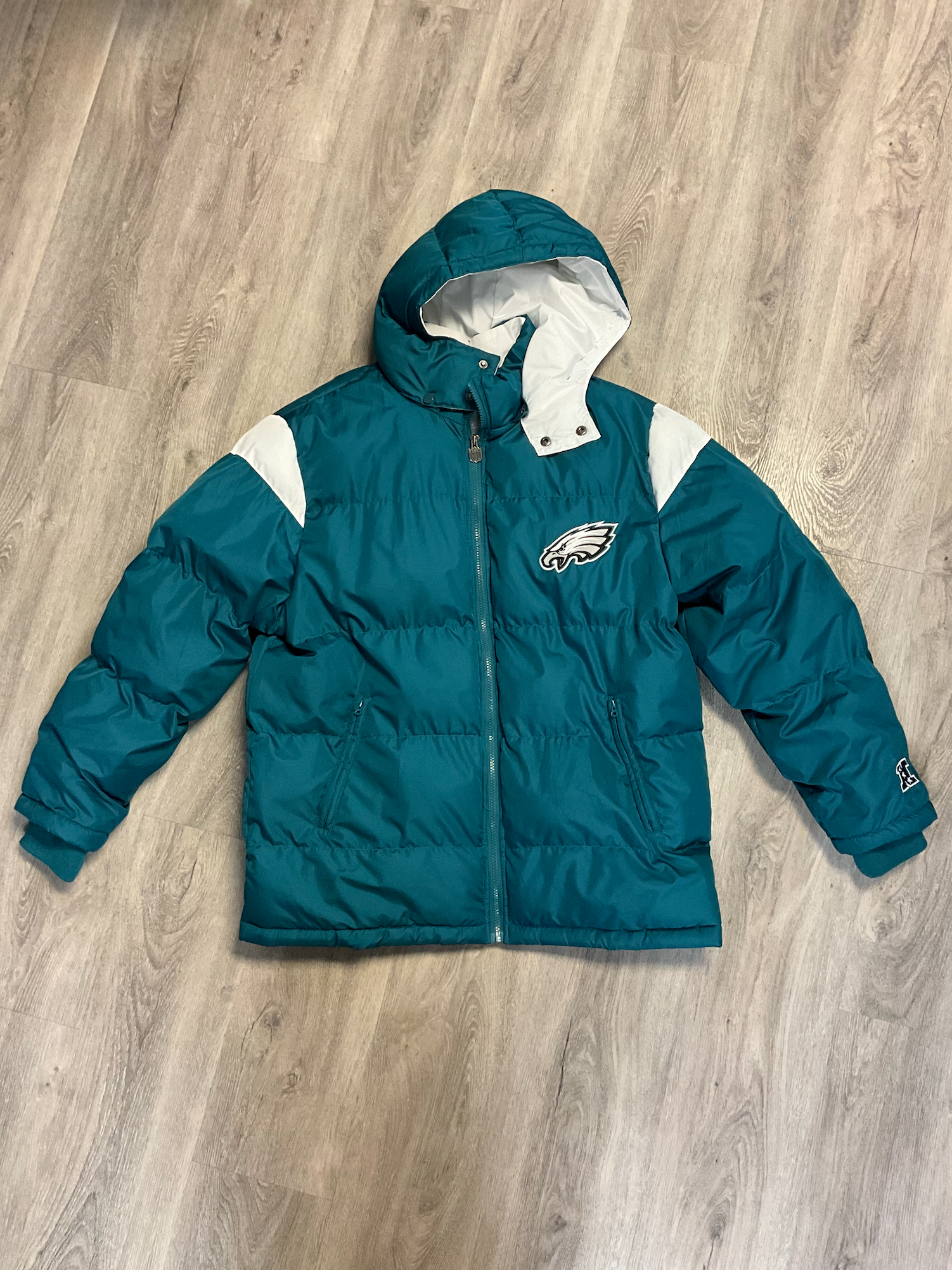 NFL Eagles ナイロン ダウン ジャケット NFL ProLine Eagles Logo Puffer Jacket - Christina's Boutique