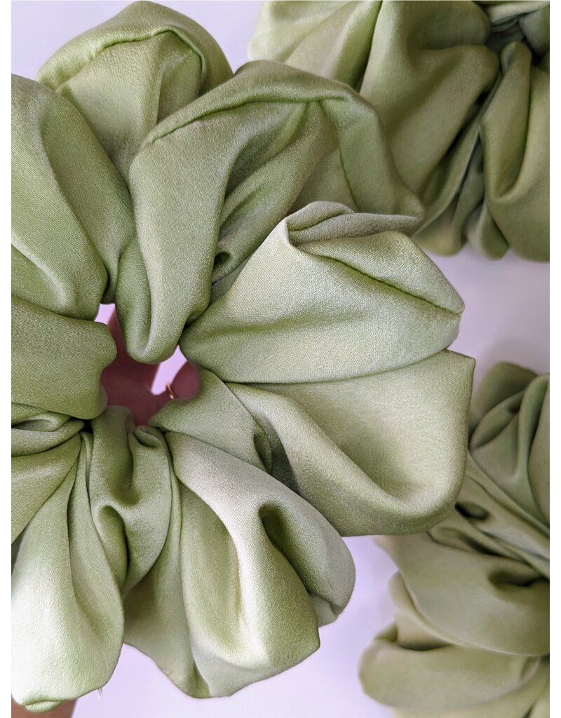 Janzy Silk Oversized Scrunchie