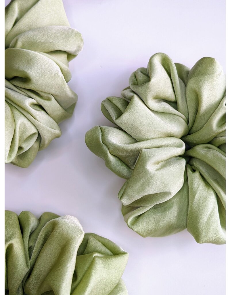 Janzy Silk Oversized Scrunchie