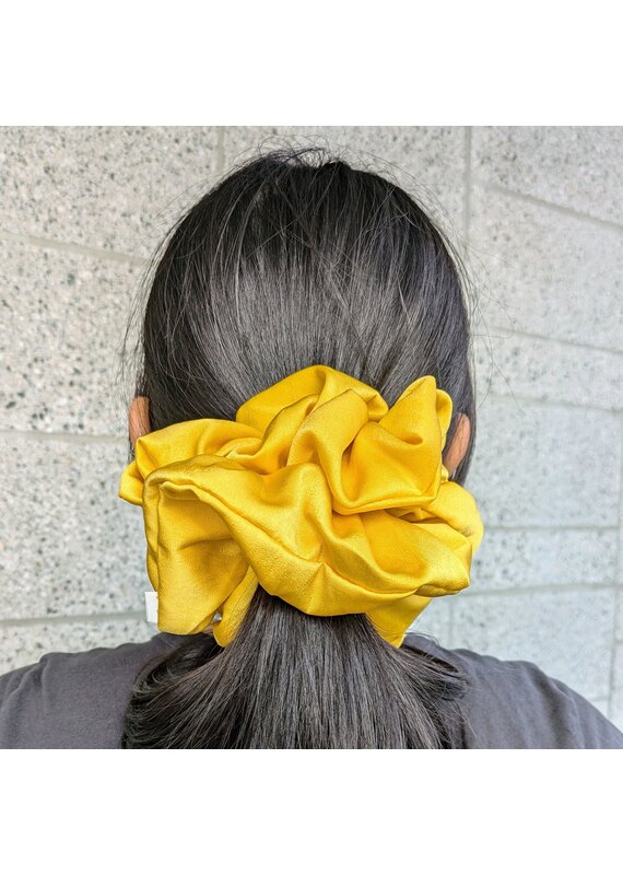 Janzy Silk Oversized Scrunchie
