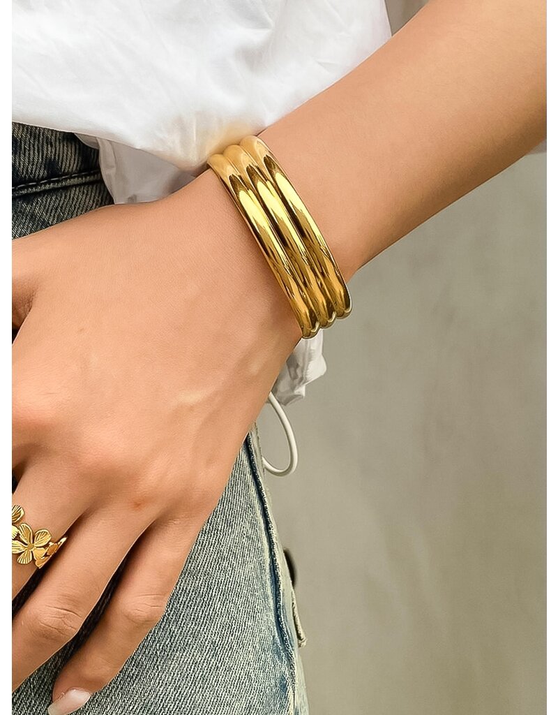 Flanerie Elodie 18K Gold Non-Tarnish Stripe Bold Bangle
