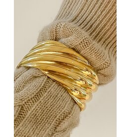 Flanerie Manon 18K Gold Non-Tarnish Wavy Bold Bangle