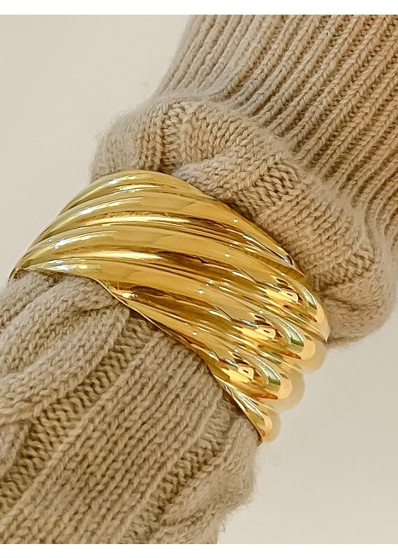 Flanerie Manon 18K Gold Non-Tarnish Wavy Bold Bangle