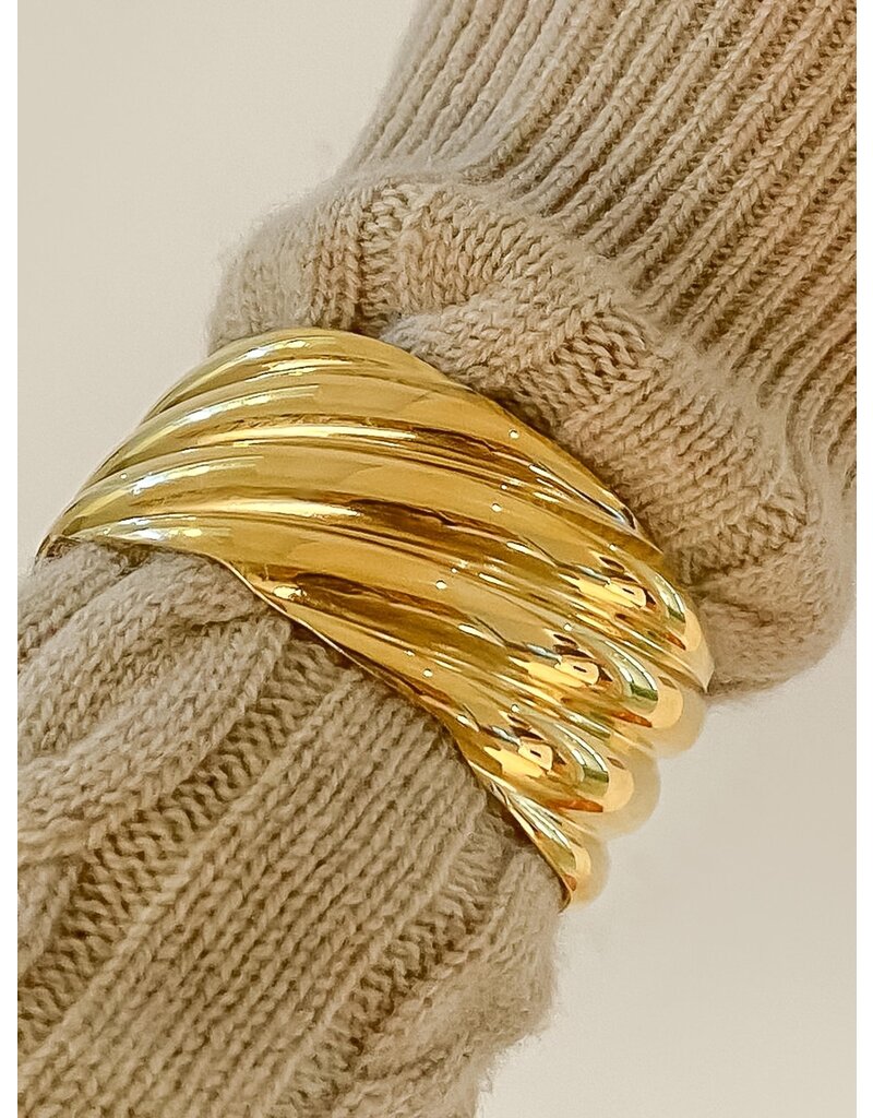 Flanerie Manon 18K Gold Non-Tarnish Wavy Bold Bangle