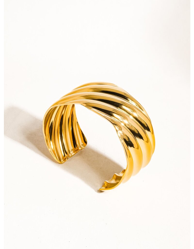 Flanerie Manon 18K Gold Non-Tarnish Wavy Bold Bangle