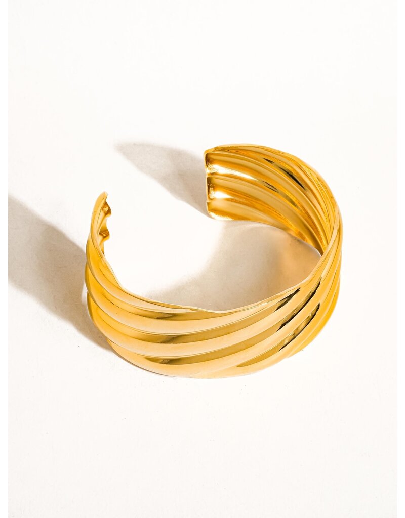 Flanerie Manon 18K Gold Non-Tarnish Wavy Bold Bangle