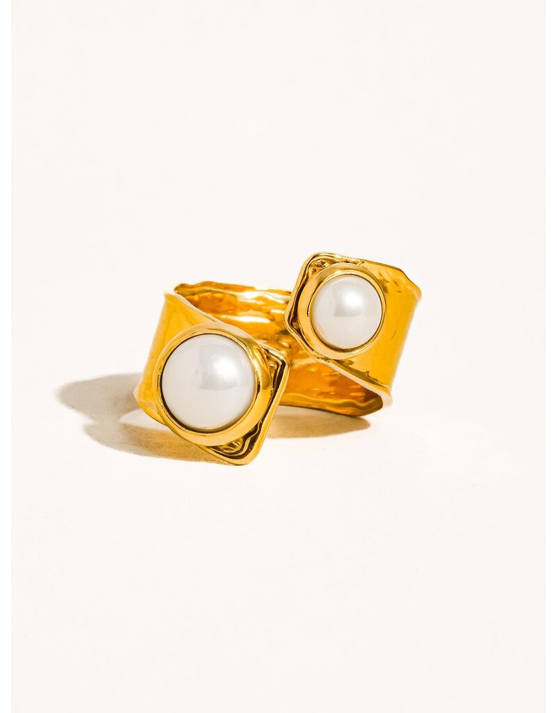 Flanerie Chœur 18K Gold Non-Tarnish Pearl Abstract Ring