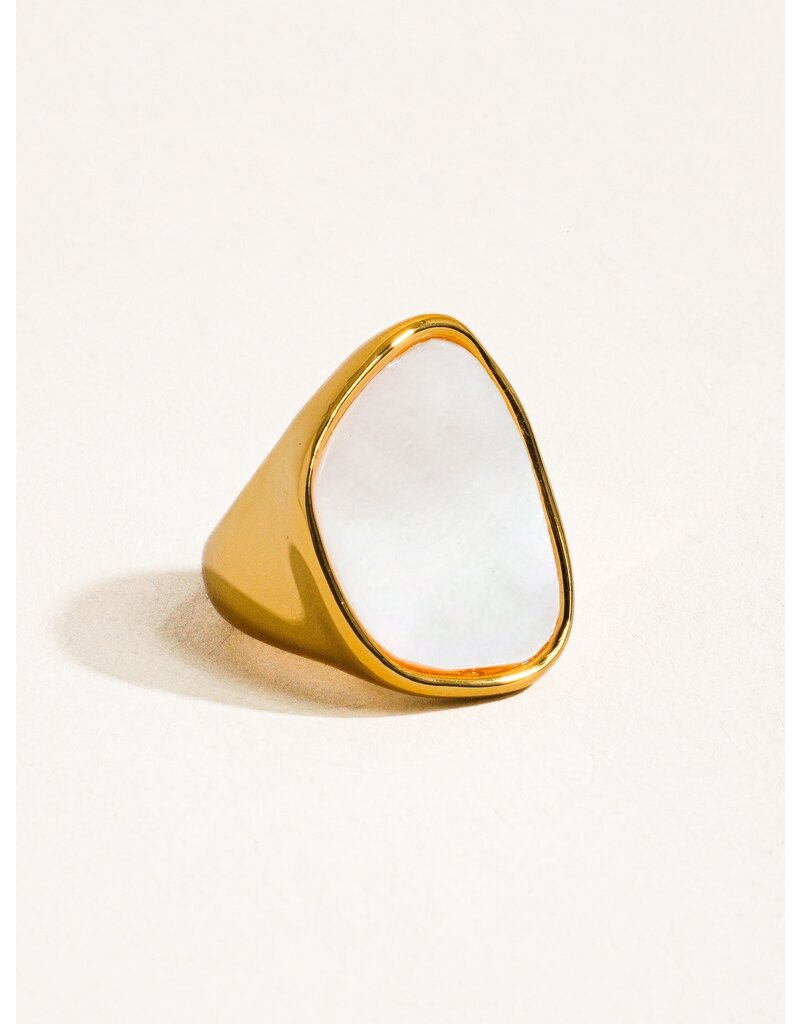 Flanerie Calypso 18k Gold Natural Shell Ring