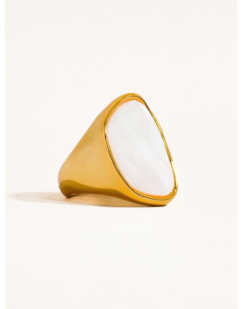 Flanerie Calypso 18k Gold Natural Shell Ring