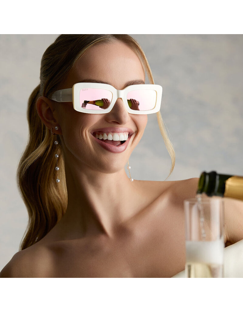 DIFF Indy Rectangle Sunglasses