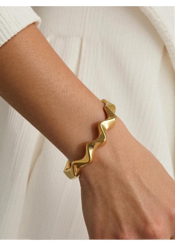 Flanerie Zauris 18K Gold Non-Tarnish Wave Cuff Bracelet